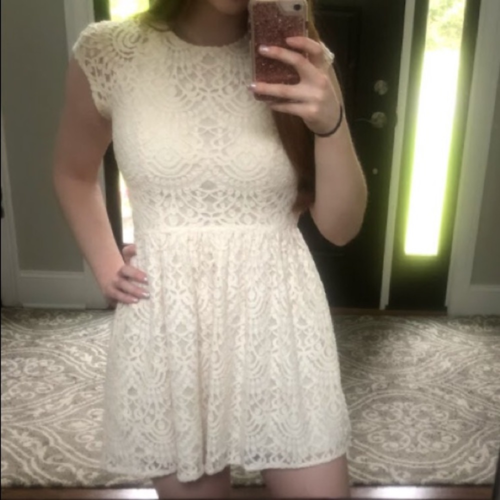 🌻 H&M Divided Cream/Off-White Lace Dress